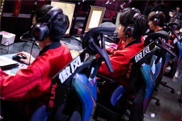 雄联盟职业赛指定用椅 傲风G7凭啥这么火pg电子免费试玩模拟器明星直播同款 英(图2)