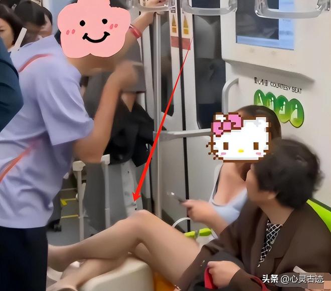 在派出所翘腿耍横照片曝光评论一边倒pg电子平台上海踢裆女被抓仍嚣张(图13)
